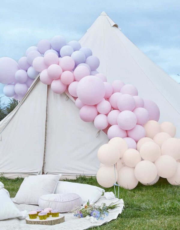 Stort Ballongbuesett med Ballonger i Lyse Rosa og Lilla Farger