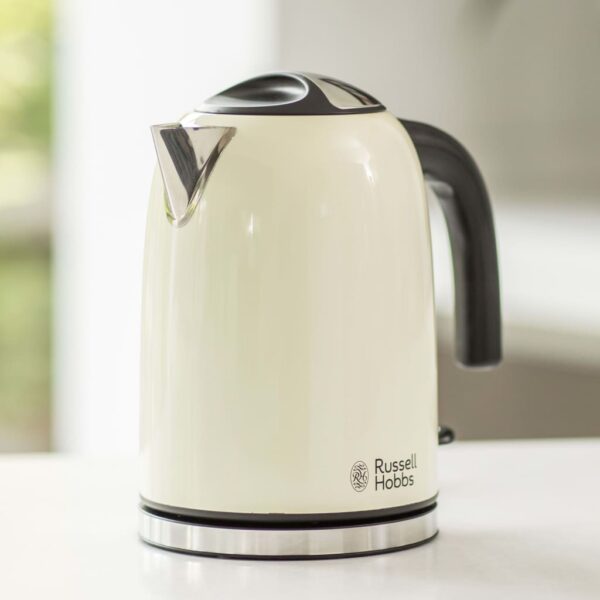 Russell Hobbs Vannkoker Colours Plus klassisk kremhvit 2400 W 1